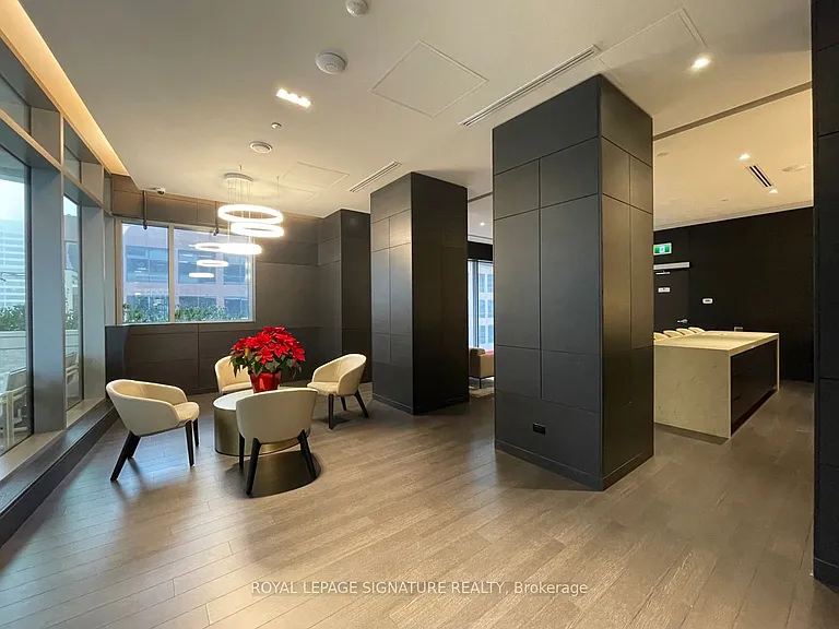 2221 Yonge St #3909 — Photo 26