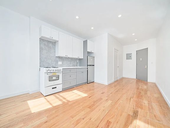 2nd image of 137 W 83rd St #4S