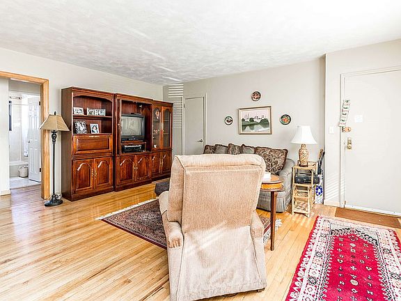 4th image of 21-08 202nd St Unit 1-207