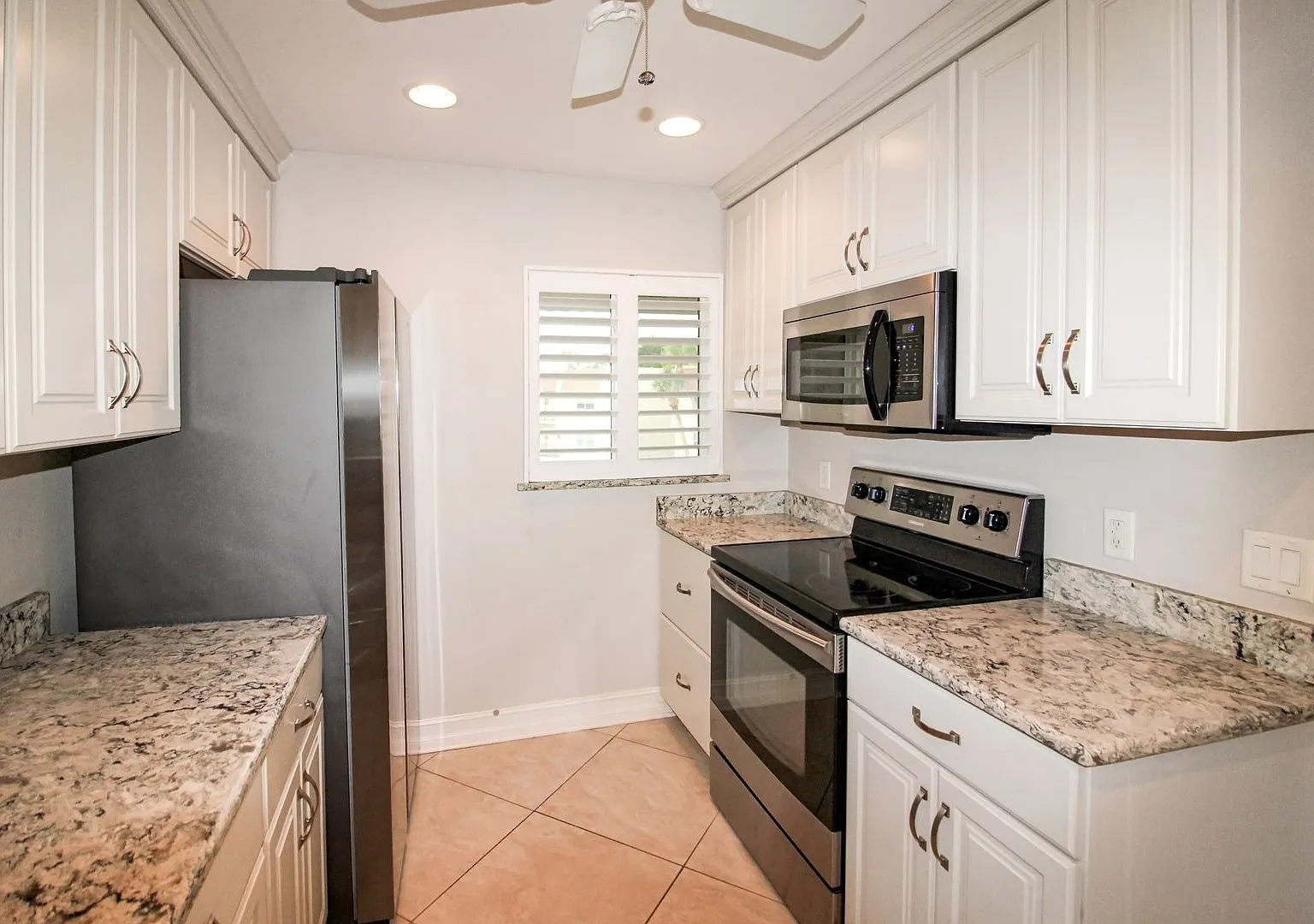 Bella Costa Annual Condo for Rent — Photo 3