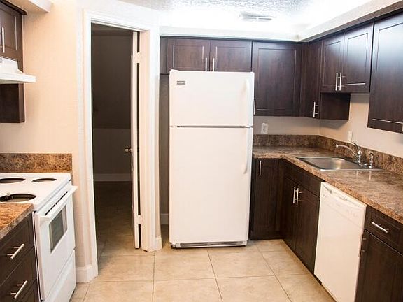 3rd image of 287 SE 8th Ter