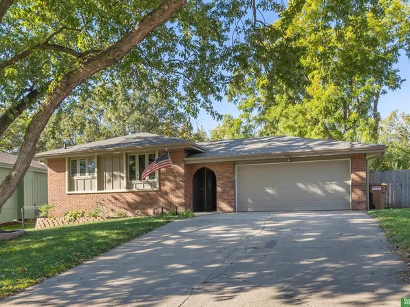 12014 N 156th Ave, Bennington, NE 68007