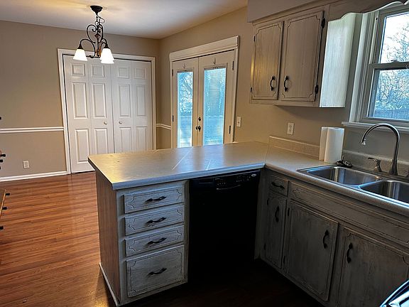 5th image of 827 Stonebrook Blvd