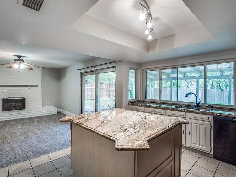 902 Firestone Ln — Photo 3