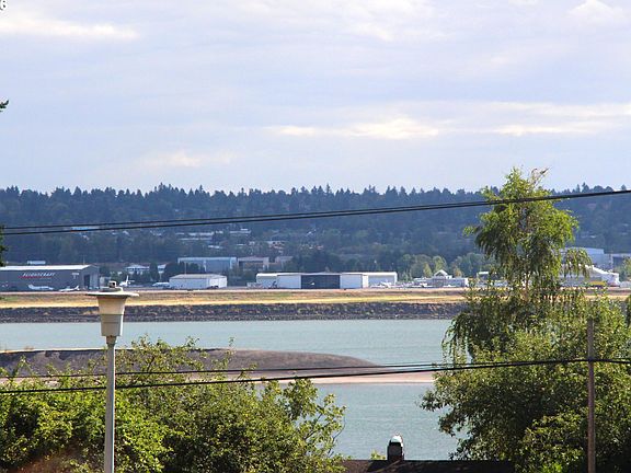 4th image of 2101 SE 98th Ave