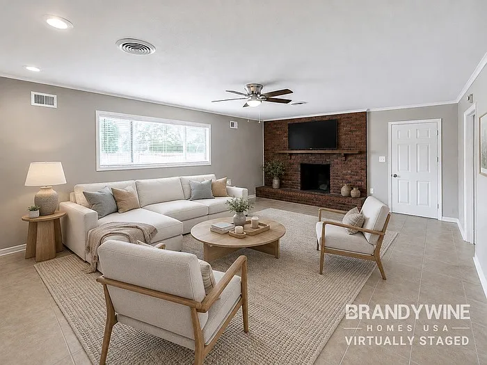 3 bed, 1.5 bath, 1640 sqft, $1,610 — Photo 3