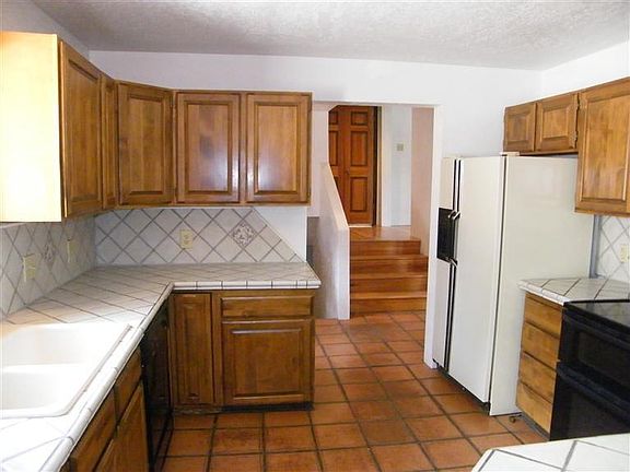 2nd image of 3463 Urban St