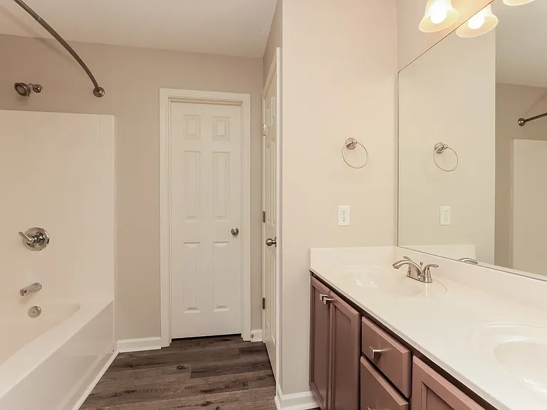 1316 S Hampton Ct — Photo 13