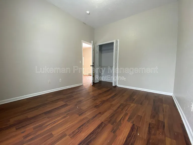 421 Oak St #1 — Photo 8