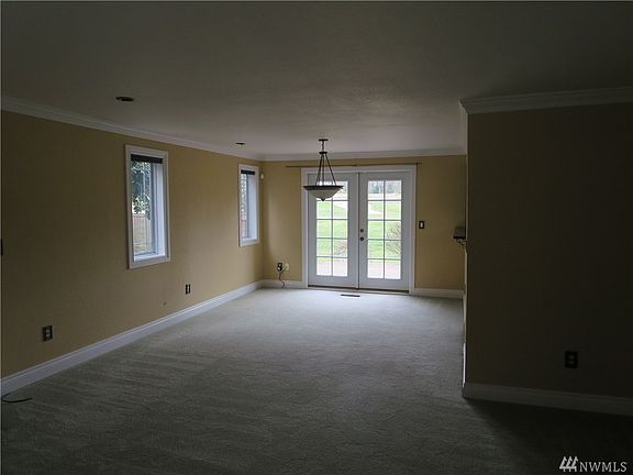 4th image of 8212 Zircon Dr SW