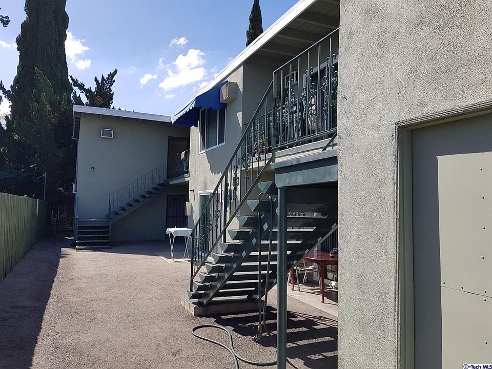 2nd image of 13948 Vanowen St