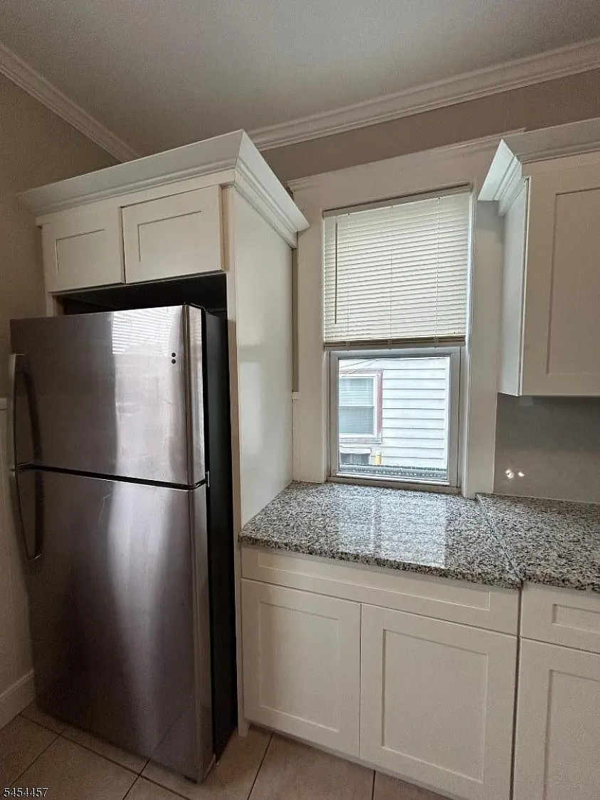3 bed, 1.0 bath, 857 sqft, $2,950 — Photo 4