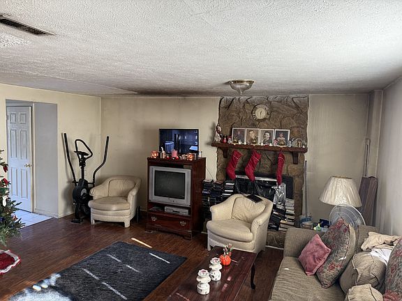 3rd image of 2822 Lake Forest Dr