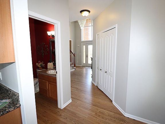 5th image of 761 Pembroke Ct