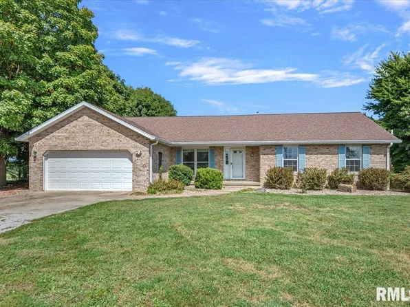 10699 Ogden St, Petersburg, IL 62675