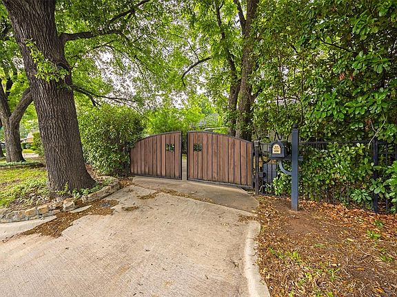3rd image of 3636 Royal Ln