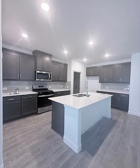 733 Santa Lucia Dr — Photo 12