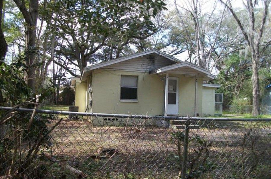 2nd image of 104 SE 20th St