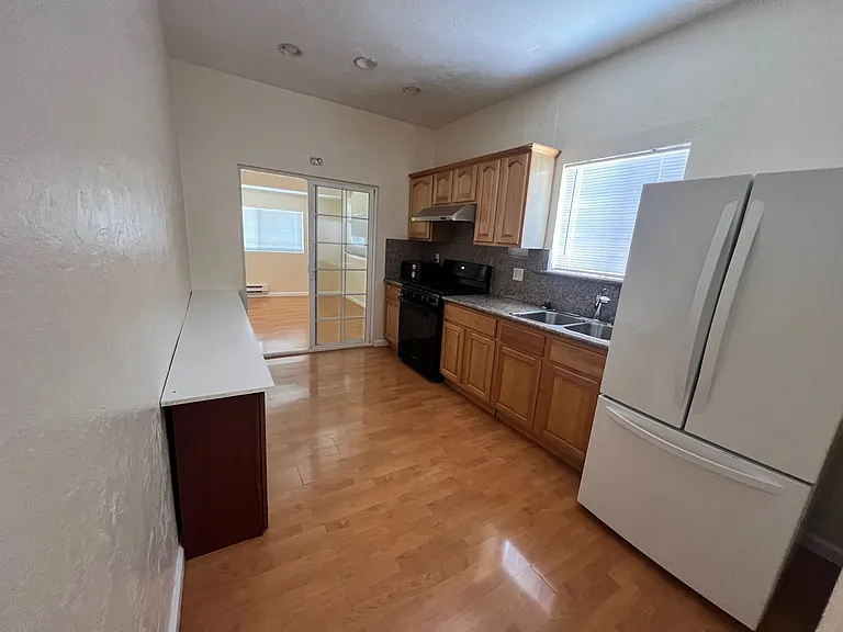 22970 Sutro St — Photo 12