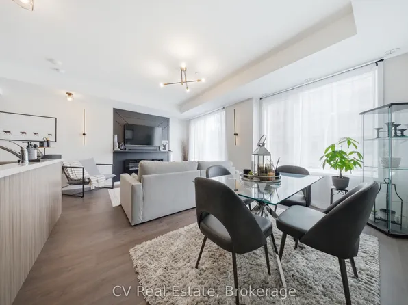 500 Alex Gardner Cir Unit 104, Aurora, ON L4G 3G5