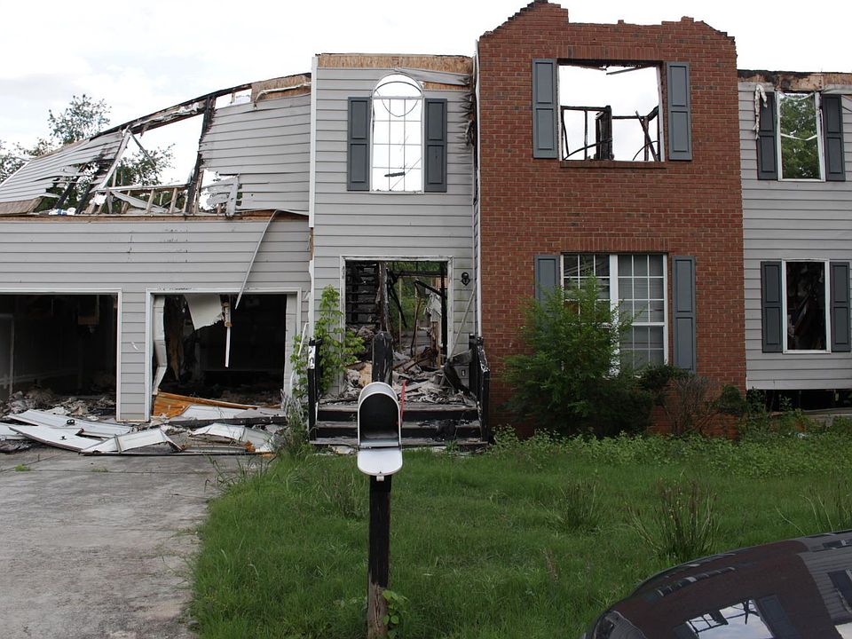 1st image of 4517 Thornwood Cres