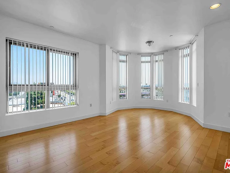 1260 S Corning St #305 — Photo 8
