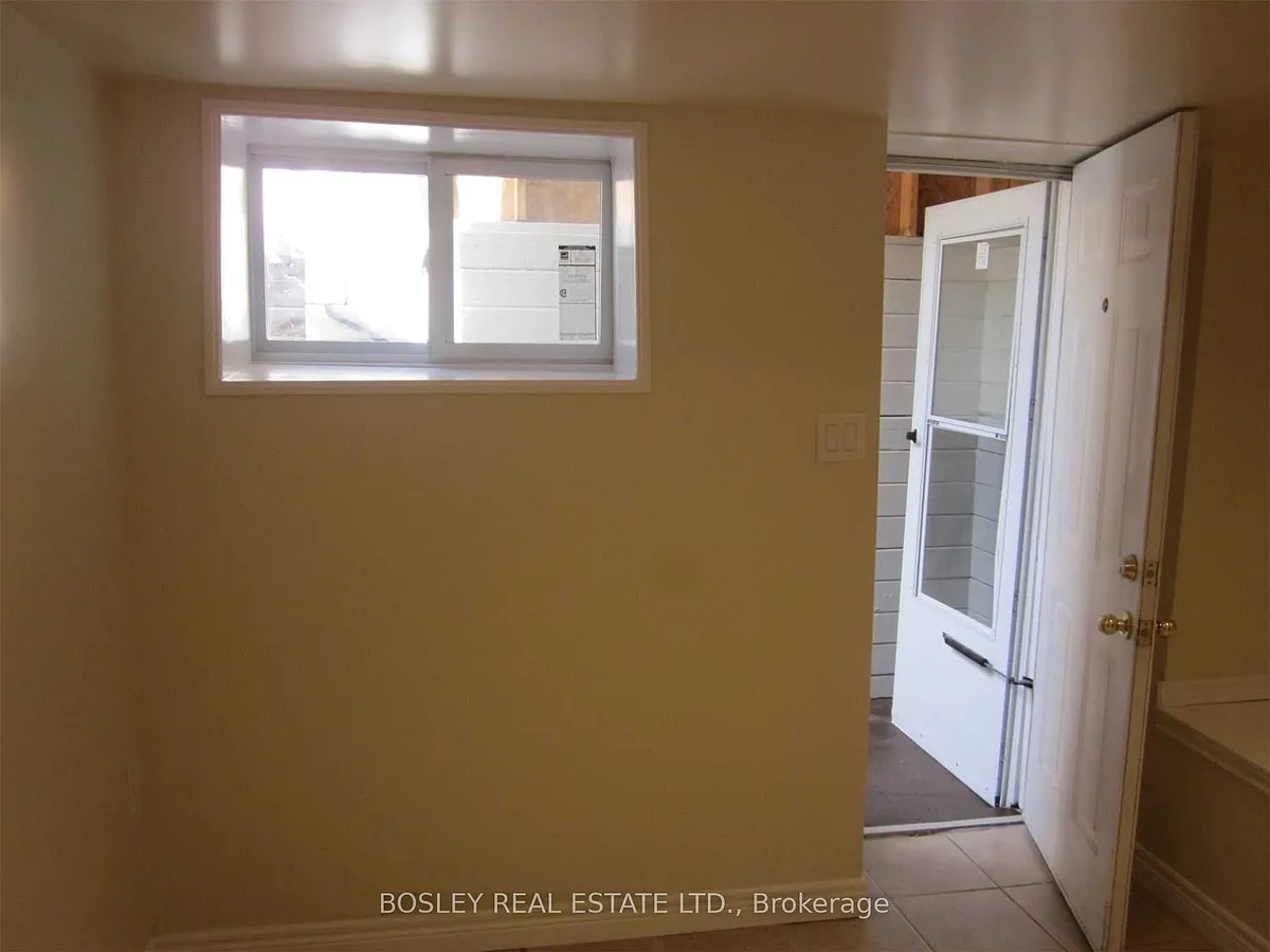 Building Photo - 97 Rosemount Ave #3
