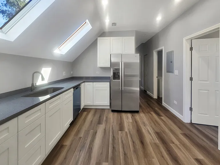 1214 W Melrose St #3 — Photo 3