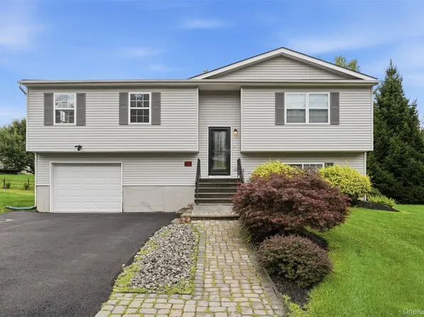 17 Watkins Dr, Walden, NY 12586
