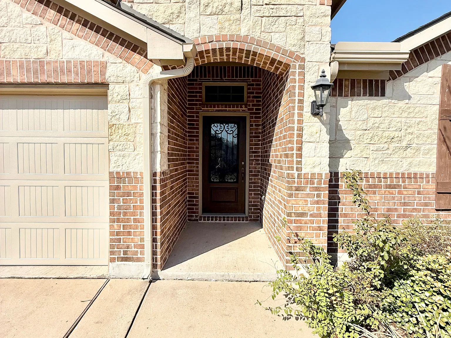4 bed, 1852 sqft, $2,500 — Photo 2
