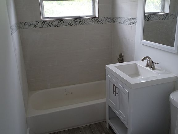 3rd image of 435 NW 88th St