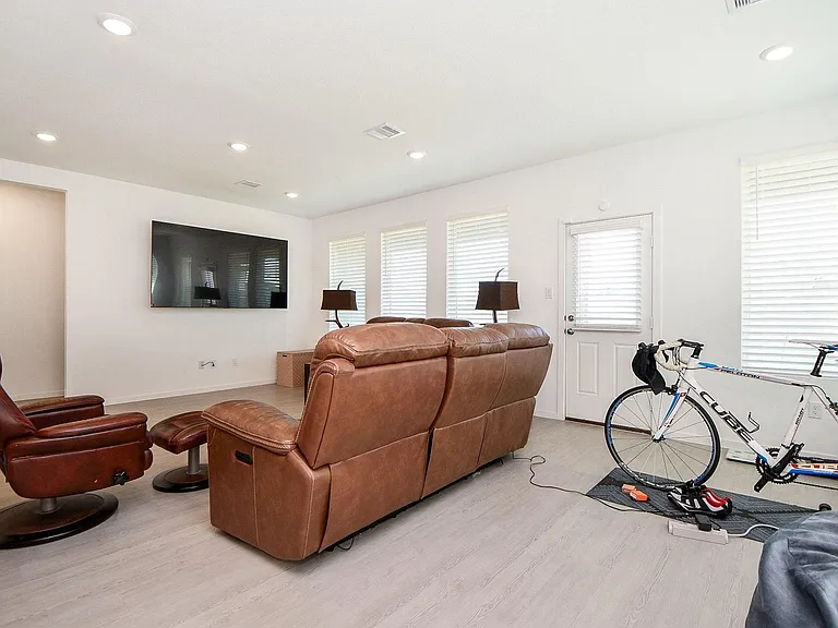 26610 Coast Redwood Dr — Photo 12