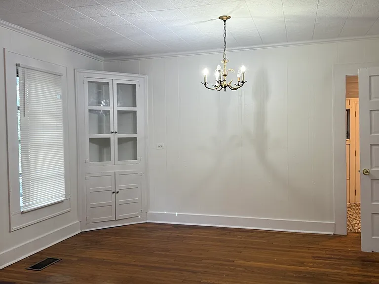 104 S 23rd Ave — Photo 3