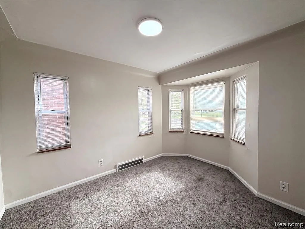 3 bed, 1.5 bath, 1313 sqft, $1,600 — Photo 4
