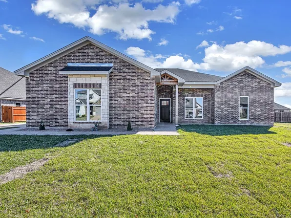 910 Cumberland St, McGregor, TX 76657