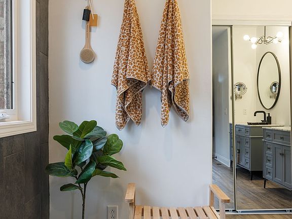 38th image of 442 Lakeview Cir