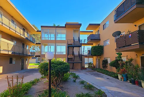 Vista Towers Photo 1
