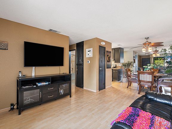 4th image of 2822 N Auburn Ct #208