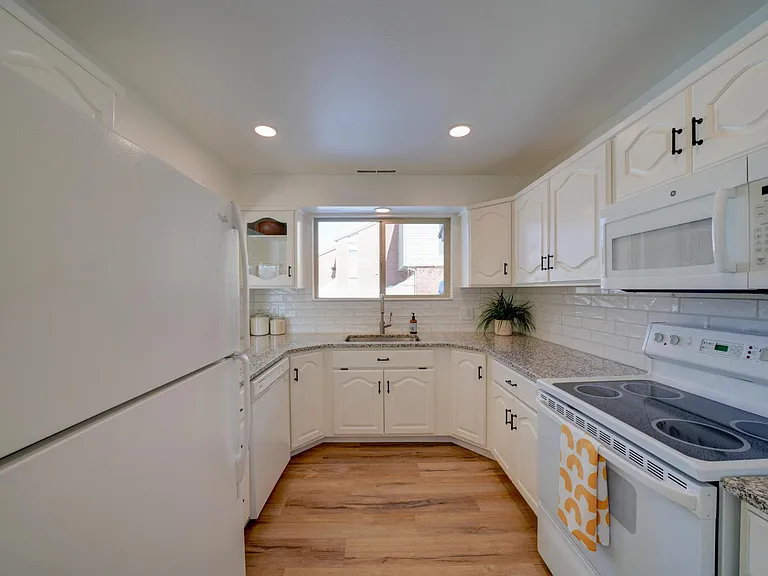 124 Parkway — Photo 8