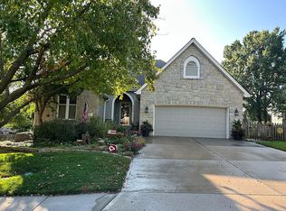 117 SE Somerset Dr, Lees Summit, MO 64063