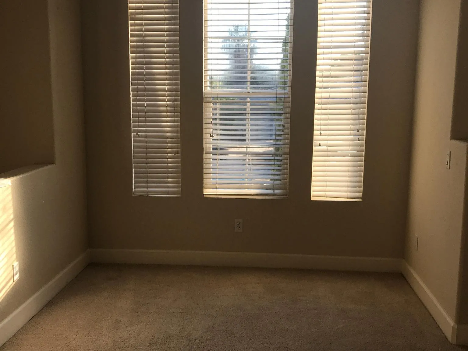 3 bed, 3.5 bath, 1404 sqft, $4,100 — Photo 4