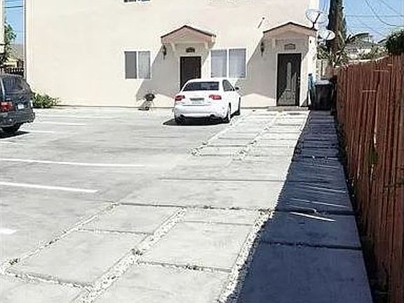 3rd image of 713 W 80th St #80713