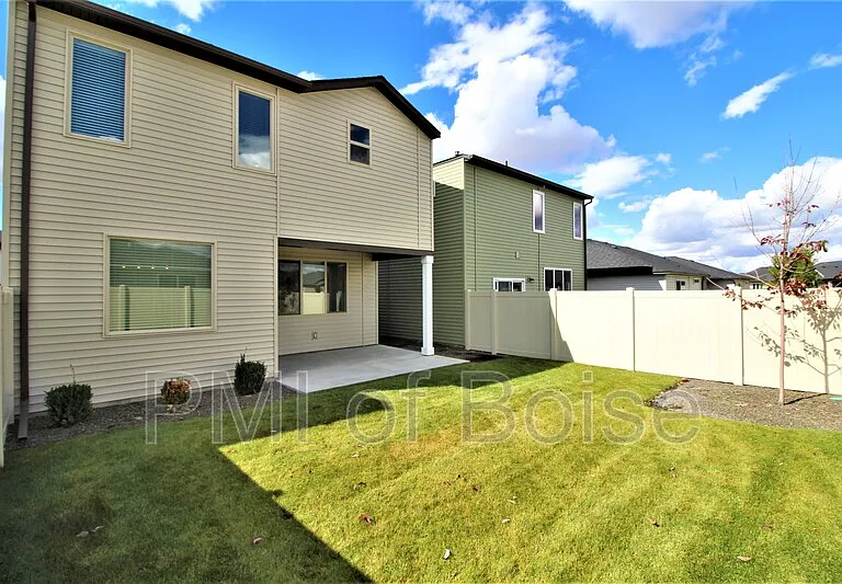 2080 S Hills Ave — Photo 25