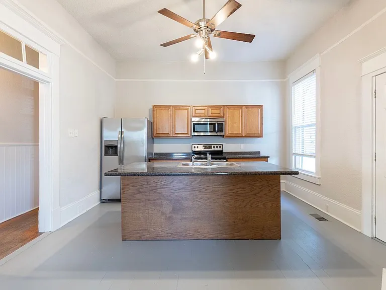 1016 E Anderson St — Photo 9
