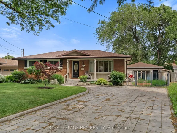 10 Wakelin Ter, Saint Catharines, ON L2M 4K3