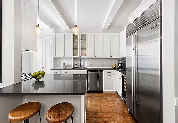 4th image of 215 W 78th St APT 7A