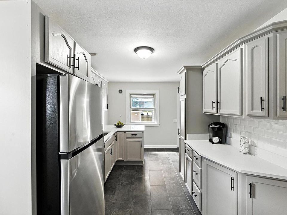 1st image of 3021 East Vogel AVENUE