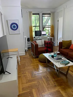 Rented by M.Grossman R.E. Management | media 10