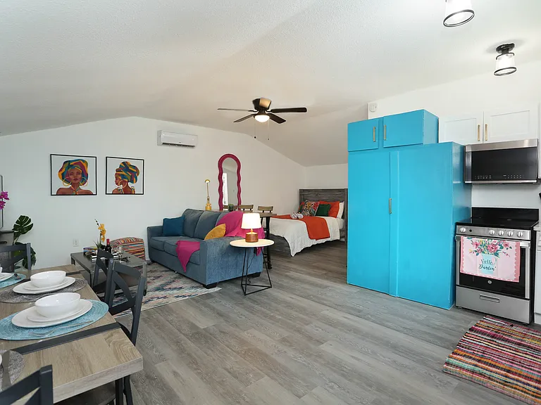 E Courtland Pl — Photo 1