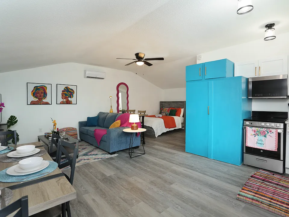 E Courtland Pl